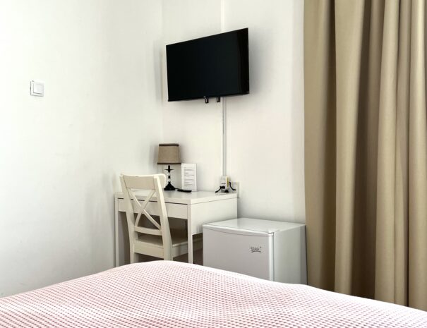 7FAEF24D-08A4-48F2-B132-7CBE2B684629_1_201_a