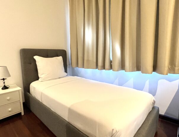 18CCF1BD-E57B-42E0-8358-4D65E0F03553_1_201_a